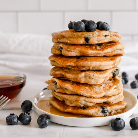 Healthy Blueberry Oatmeal Pancakes - baby led weaning recipe to start solids
